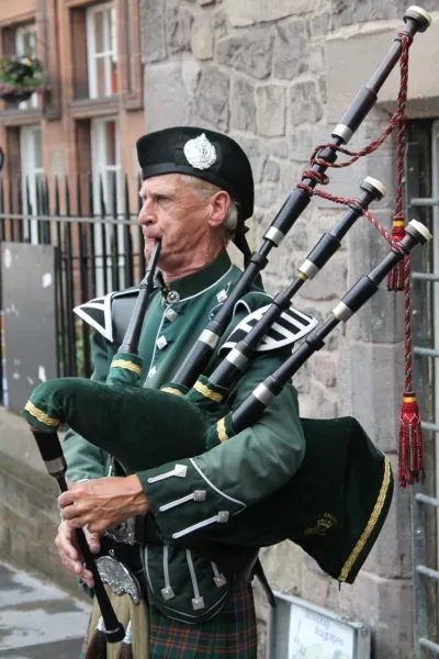 bagpipes, highlander, man