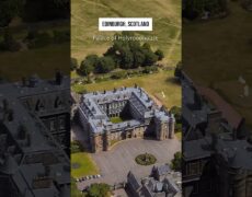 Explora el Histórico Palacio de Holyroodhouse en Edimburgo: Una Experiencia Turística Inolvidable